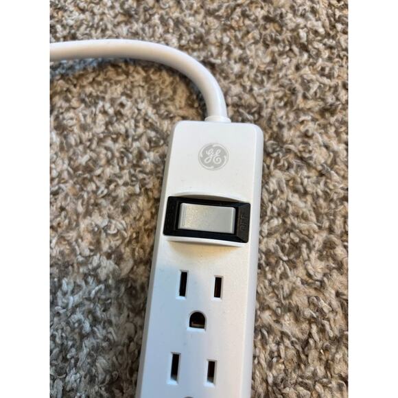 15 foot Surge Protector Extension Cord with 6 outlets - Picture 3 of 5